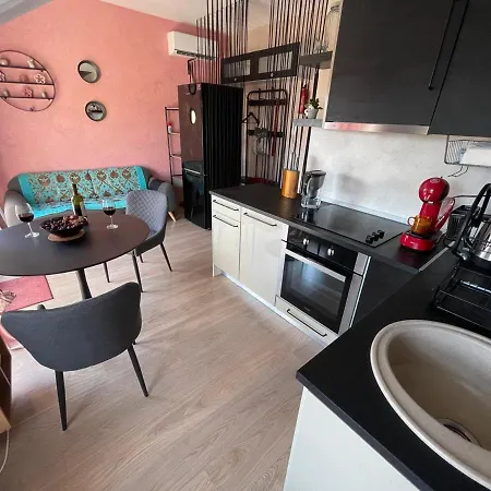 Cozy 7 Minutes From The Sea With A Large Terrace 公寓 瓦爾納