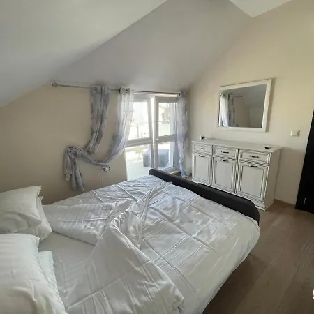 Cozy 7 Minutes From The Sea With A Large Terrace Appartamento Varna