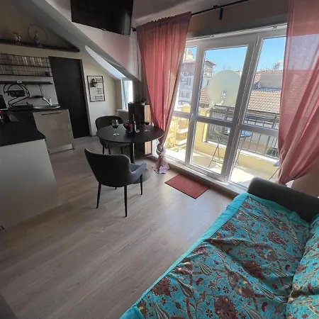 Cozy 7 Minutes From The Sea With A Large Terrace 公寓