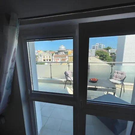 Cozy 7 Minutes From The Sea With A Large Terrace Varna