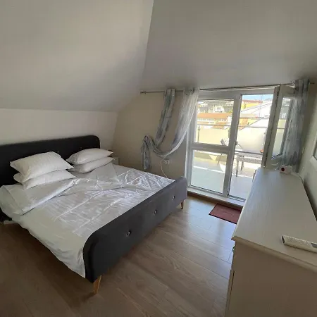 Cozy 7 Minutes From The Sea With A Large Terrace 公寓