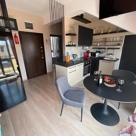 Cozy 7 Minutes From The Sea With A Large Terrace شقة *